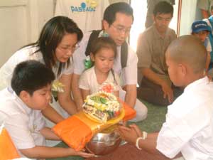วัดห้วยตองสัก จัดบรรพชา วัดห้วยตองสัก จัดบรรพชา