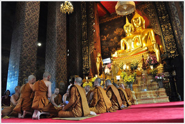 วิธีบรรพชาอุปสมบทแบบเอสาหัง