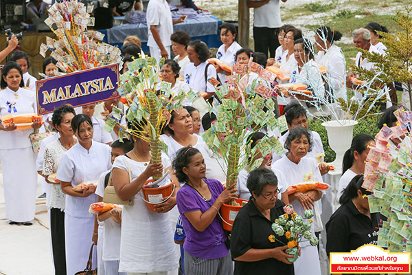 ข่าว , ข่าวประจำวัน , สรุปข่าว , news , dmc news , dmc , gbn , ข่าววัดพระธรรมกาย , ธรรมกาย , ข่าวธรรมกาย , ข่าวพระพุทธศาสนา , พระพุทธศาสนา , เหตุการณ์พระพุทธศาสนา , Buddhist , วัดพระธรรมกายในต่างประเทศ , ศูนย์สาขาวัดพระธรรมกาย , สมาธิ , meditation , ปฏิบัติธรรม , วัดพระธรรมกายคอร์ซัวร์ ลุสท์สโกวศูนย์อบรมเยาวชนจังหวัดนราธิวาส , พระมงคลเทพมุนี (สด จนฺทสโร) ครูผู้ค้นพบวิชชาธรรมกาย , พิธีทอดกฐินสร้างอาคารที่พักสงฆ์บ้านร่มเย็น