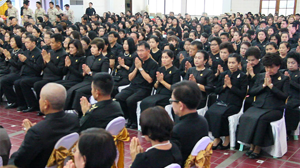 ข่าว , ข่าวประจำวัน , สรุปข่าว , news , dmc news , dmc , gbn , ข่าววัดพระธรรมกาย , ธรรมกาย , ข่าวธรรมกาย , ข่าวพระพุทธศาสนา , พระพุทธศาสนา , เหตุการณ์พระพุทธศาสนา , Buddhist , วัดพระธรรมกายในต่างประเทศ , ศูนย์สาขาวัดพระธรรมกาย , สมาธิ , meditation , ปฏิบัติธรรม , พิธีบำเพ็ญกุศลเพื่อถวายเป็นพระราชกุศล  , พระมงคลเทพมุนี (สด จนฺทสโร) ครูผู้ค้นพบวิชชาธรรมกาย , พิธีตักบาตรถวายเป็นพระราชกุศลครบ 1 ปี วันสวรรคต ร.9