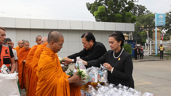 ข่าว , ข่าวประจำวัน , สรุปข่าว , news , dmc news , dmc , gbn , ข่าววัดพระธรรมกาย , ธรรมกาย , ข่าวธรรมกาย , ข่าวพระพุทธศาสนา , พระพุทธศาสนา , เหตุการณ์พระพุทธศาสนา , Buddhist , วัดพระธรรมกายในต่างประเทศ , ศูนย์สาขาวัดพระธรรมกาย , สมาธิ , meditation , ปฏิบัติธรรม , พิธีบำเพ็ญกุศลเพื่อถวายเป็นพระราชกุศล  , พระมงคลเทพมุนี (สด จนฺทสโร) ครูผู้ค้นพบวิชชาธรรมกาย , พิธีตักบาตรถวายเป็นพระราชกุศลครบ 1 ปี วันสวรรคต ร.9