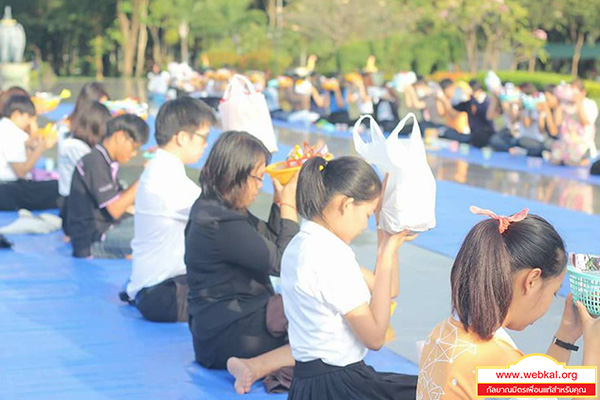 ข่าว , ข่าวประจำวัน , สรุปข่าว , news , dmc news , dmc , gbn , ข่าววัดพระธรรมกาย , ธรรมกาย , ข่าวธรรมกาย , ข่าวพระพุทธศาสนา , พระพุทธศาสนา , เหตุการณ์พระพุทธศาสนา , Buddhist , วัดพระธรรมกายในต่างประเทศ , ศูนย์สาขาวัดพระธรรมกาย , สมาธิ , meditation , ปฏิบัติธรรม , ชมรมพุทธศาสน์ มหาวิทยาลัยนเรศวร , พระมงคลเทพมุนี (สด จนฺทสโร) ครูผู้ค้นพบวิชชาธรรมกาย , ตักบาตร