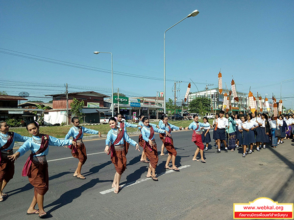 ข่าว , ข่าวประจำวัน , สรุปข่าว , news , dmc news , dmc , gbn , ข่าววัดพระธรรมกาย , ธรรมกาย , ข่าวธรรมกาย , ข่าวพระพุทธศาสนา , พระพุทธศาสนา , เหตุการณ์พระพุทธศาสนา , Buddhist , วัดพระธรรมกายในต่างประเทศ , ศูนย์สาขาวัดพระธรรมกาย , สมาธิ , meditation , ปฏิบัติธรรม , กฐินสัมฤทธิ์เด็กดี V-Star รร. สุรพินท์พิทยาคม จ. สุรินทร์ , พระมงคลเทพมุนี (สด จนฺทสโร) ครูผู้ค้นพบวิชชาธรรมกาย , พิธีทอดกฐินสามัคคี