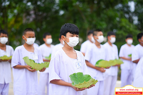 พิธีตัดปอยผมว่าที่สามเณร ณ ศูนย์ปฏิบัติธรรมพนมสารคาม (เพชรตะวัน)