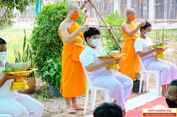 ศูนย์อบรมเยาวชนพระนครศรีอยุธยา ได้จัดพิธีตัดปอยผมและปลงผม ในโครงการบรรพชาสามเณรภาคฤดูร้อน