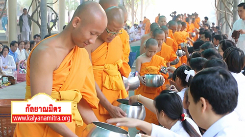 จัดงานบุญล้านนา และพิธีทอดผ้าป่าเติมเต็มกุฏิพระเนกขัมมะล้าน นา