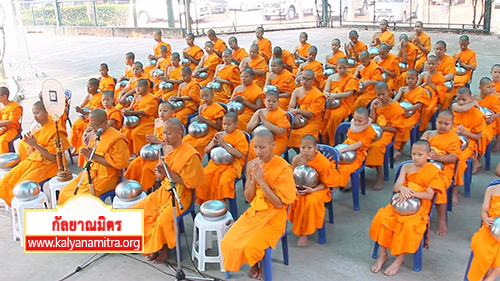 จัดงานบุญล้านนา และพิธีทอดผ้าป่าเติมเต็มกุฏิพระเนกขัมมะล้าน นา