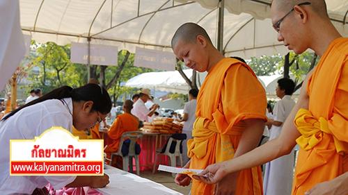  โครงการอุปสมบทหมู่ ๑๐๐,๐๐๐ รูป