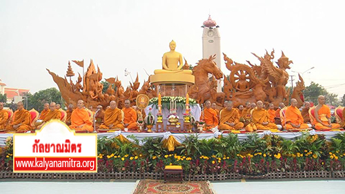 ตักบาตรพระภิกษุ สามเณรกว่า 2,222 รูป