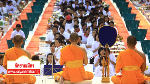 พิธีตักบาตรฉลองสามเณรใหม่ ในโครงการหน่อแก้วเปรียญธรรมรุ่นที่ 3 