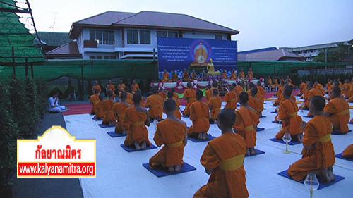 พิธีโปรยดาวรวยมุทิตาพระภิกษุและสามเณรผู้จบหลักสูตรการอบรม