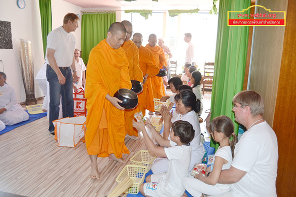 วัดพุทธไฮล์บรอนน์  จัดปฏิบัติธรรมเมืองสตุทท์การ์ท 