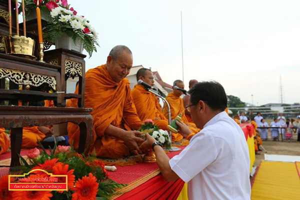 วัดพระธรรมกาย จัดพิธีถวายสังฆทาน 323 วัด ครั้งที่ 113 