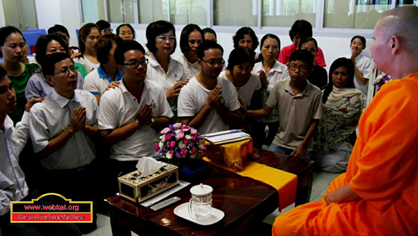 The Middle Way Meditation Institute จัดฝึกสมาธิเบื้องต้นให้กับนักธุรกิจชาวเวียดนาม 