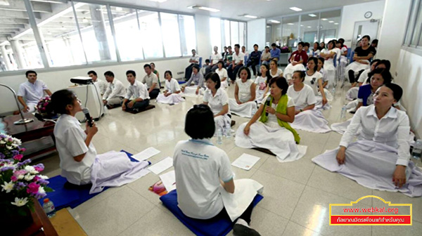 The Middle Way Meditation Institute จัดฝึกสมาธิเบื้องต้นให้กับนักธุรกิจชาวเวียดนาม 