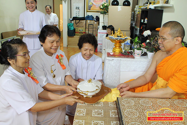 วัดภาวนาเกาลูน จัดพิธีพิธีทอดผ้าป่าค่าน้ำค่าไฟบำรุงวัด พิธีตัดปอยผมกับนาคธรรมทายาท