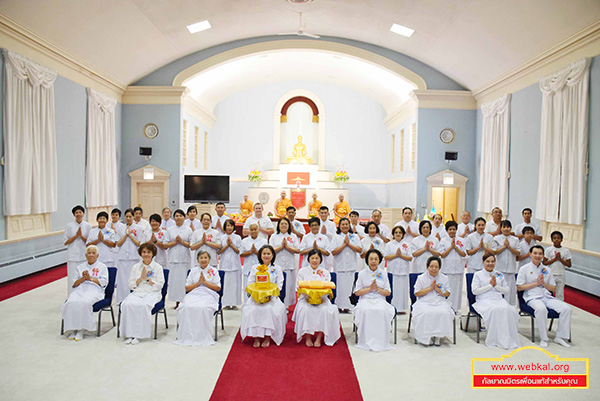 ภาพประวัติศาสตร์สาธุชนร่วมประกอบพิธีบูชาข้าวพระ วัดพระธรรมกายชิคาโก