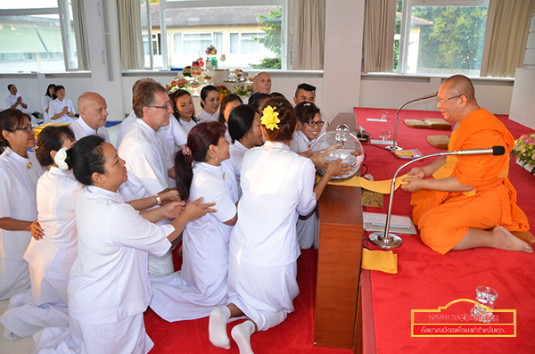  วัดพระธรรมกายชวาร์ซวัลด์ จัดพิธีบูชาข้าวพระ และตัดปอยผมนาคธรรมทายาท