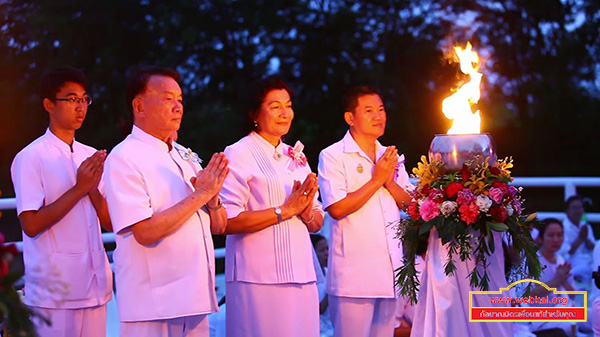 พิธีอัญเชิญองค์พระประธานประดิษฐาน ณ วัดหนองไผ่ล้อม จุดโคมเพื่อบูชาองค์พระประธานและถวายเป็นพุทธบูชา