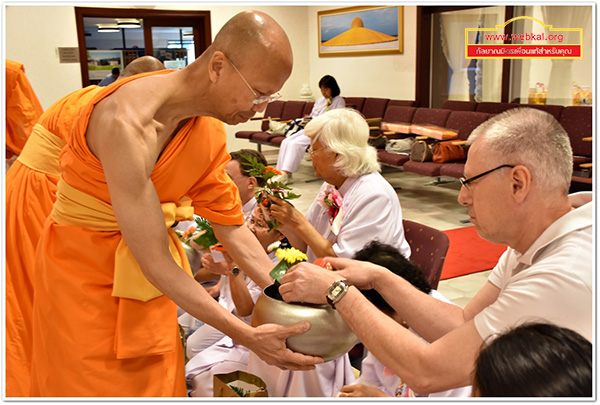  วัดพระธรรมกายบูโรส ประเทศสวีเดน จัดพิธีบูชาข้าวพระ พิธีถวายเทียนพรรษา และพิธีทอดผ้าป่าสามัคคี