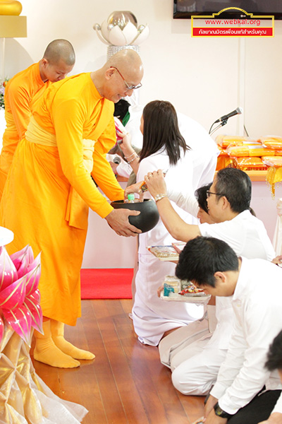 วัดพระธรรมกายโอ๊คแลนด์ ประเทศนิวซีแลนด์ ได้จัดพิธีบูชาข้าวพระ และพิธีทอดผ้าป่าเพื่อสร้างวัด