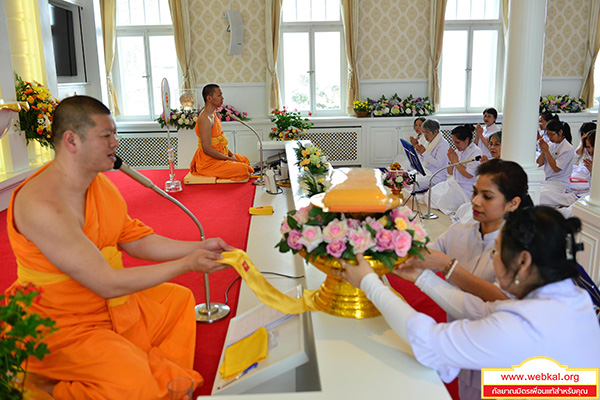 วัดพระธรรมกายสวิตเซอร์แลนด์ จัดพิธีบูชาข้าวพระ