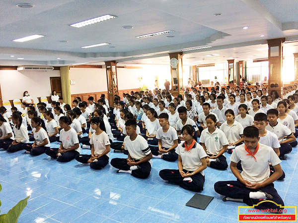 โรงเรียนนครไทย จังหวัดพิษณุโลก ร่วมกับธุดงคสถานพิษณุโลก จัดค่ายคุณธรรม "แสงทองส่องชีวิตใหม่" 