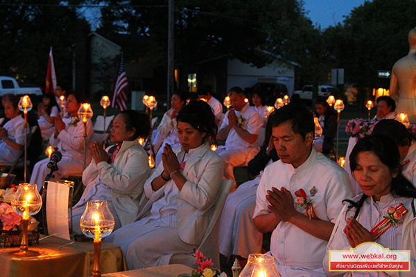 วัดพระธรรมกายมินเนโซตา ประเทศสหรัฐอเมริกา จัดพิธีจุดโคมประทีปถวายเป็นพุทธบูชาเนื่องในวันวิสาขบูชา