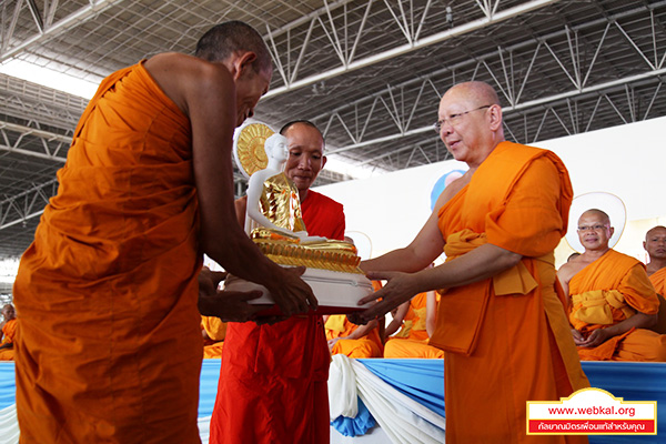 พระสังฆาธิการภาคอีสานตอนบนเดินทางมาถวายกำลังใจแด่พระเทพญาณมหามุนี เจ้าอวาสวัดพระธรรมกาย