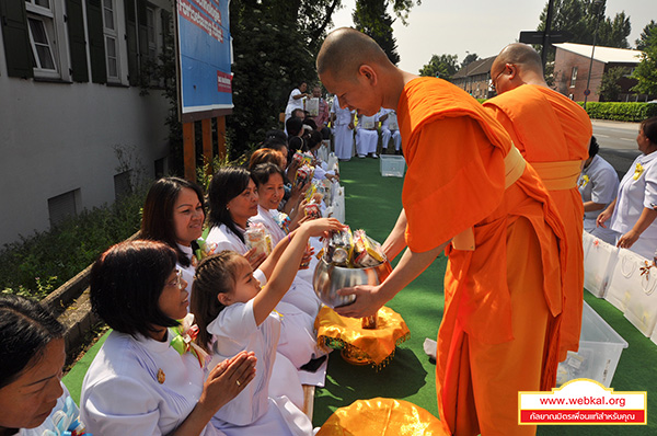 วัดพุทธนอร์ดไรน์-เวสท์ฟเลน จัดพิธีบูชาข้าวพระ