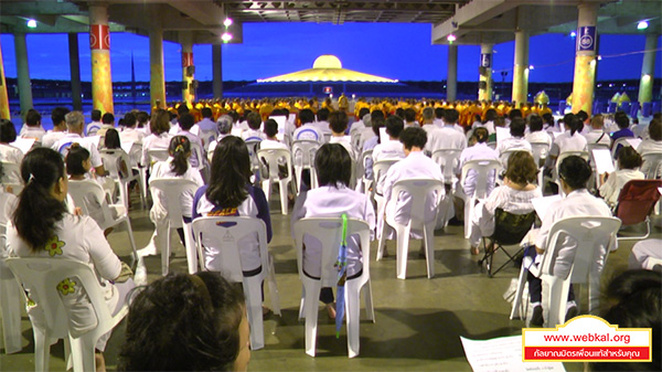 วัดพระธรรมกายจัดกิจกรรมบุญเพื่อสืบสานวัฒนธรรมชาวพุทธ บูชามหาธรรมกายเจดีย์ สวดมนต์บทธัมมจักกัปปวัตตนสูตร และปฏิบัติธรรม