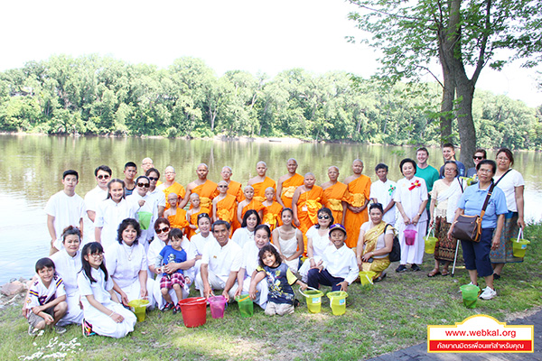 วัดพระธรรมกายมินเนโซตา จัดพิธีบรรพชาสามเณร