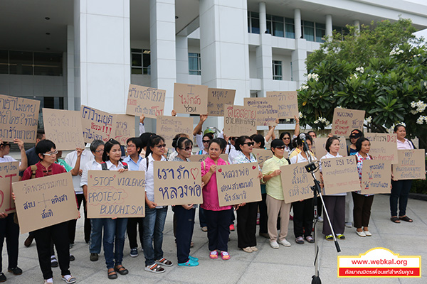 คณะศิษยานุศิษย์วัดพระธรรมกายเดินทางไปให้กำลังใจทนายพัฐจักรที่สำนักงาน ป.ป.ช. หลังยื่นตรวจสอบการปฏิบัติหน้าที่ของดีเอสไอว่ามิชอบด้วยกฎหมาย  