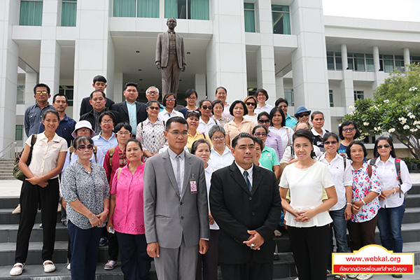 คณะศิษยานุศิษย์วัดพระธรรมกายเดินทางไปให้กำลังใจทนายพัฐจักรที่สำนักงาน ป.ป.ช. หลังยื่นตรวจสอบการปฏิบัติหน้าที่ของดีเอสไอว่ามิชอบด้วยกฎหมาย  