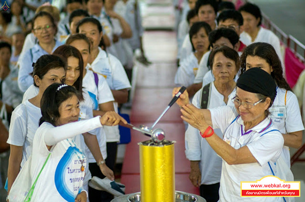  เครือข่ายคณะศิษยานุศิษย์วัดพระธรรมกายทั่วโลก ได้จัดพิธีหล่อเทียนพรรษามหามงคลถวายเทียนพรรษาแด่วัดทั่วประเทศ