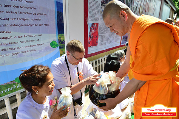 วัดพระธรรมกายสวิตเซอร์แลนด์ จัดพิธีบูชาข้าวพระ