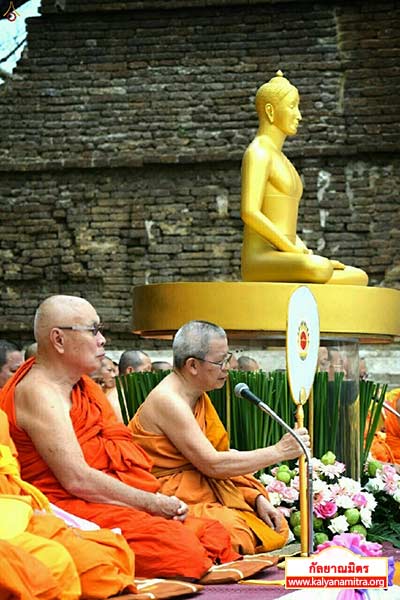 พิธีมอบผ้าไตรนาคลูกแก้ว โครงการบรรพชาสามเณรดีศรีเวียงพิงค์ ๒,๕๐๐ รูป