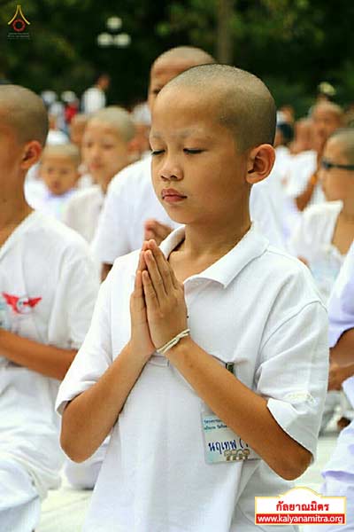 พิธีมอบผ้าไตรนาคลูกแก้ว โครงการบรรพชาสามเณรดีศรีเวียงพิงค์ ๒,๕๐๐ รูป