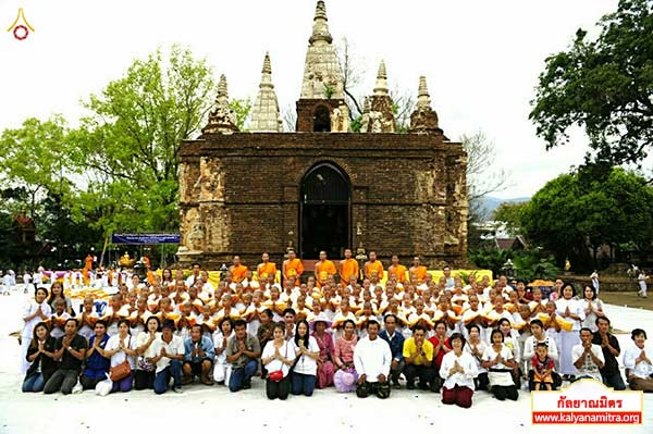 พิธีมอบผ้าไตรนาคลูกแก้ว โครงการบรรพชาสามเณรดีศรีเวียงพิงค์ ๒,๕๐๐ รูป