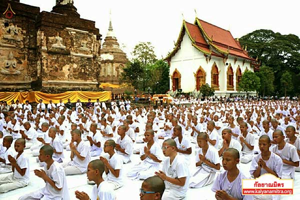พิธีมอบผ้าไตรนาคลูกแก้ว โครงการบรรพชาสามเณรดีศรีเวียงพิงค์ ๒,๕๐๐ รูป