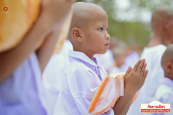 พิธีมอบผ้าไตรนาคลูกแก้ว โครงการบรรพชาสามเณรดีศรีเวียงพิงค์ ๒,๕๐๐ รูป