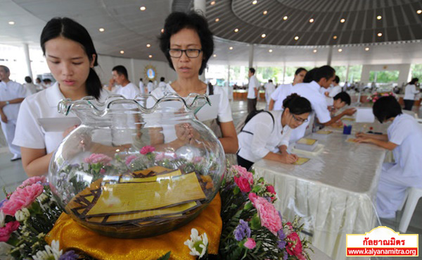 พิธีปุพพเปตพลี , อุทิศบุญกุศล , กรวดน้ำ , วัดพระธรรมกาย , ทำบุญ , วัด , วันพระ , ธรรมกาย , สภาธรรมกายสากล , มตกภัตตาหาร , บ้านแก้วเรือนทองคุณยายอาจารย์