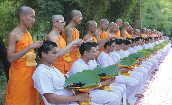 อุปสมบทหมู่ รุ่นผู้บริหาร รุ่นที่ 12 ณ วัดราชโอรสาราม ราชวรวิหาร วันที่ 2 - 24 ธันวาคม พ.ศ.2558