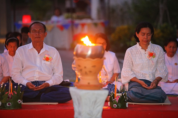 ลอยกระทงนานาชาติและจุดประทีปเพื่อถวายเป็นพุทธบูชา วันอังคารที่ 3 พฤศจิกายน พ.ศ.2558 Tuesday 3 November 2015 17.30 น. -19.00 น. 