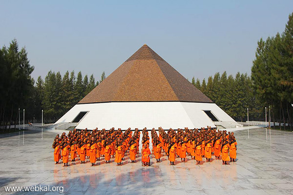 โครงการอุปสมบทหมู่ บูชาธรรม ๑๐๗ ปี คุณยายอาจารย์ มหารัตนอุบาสิกาจันทร์ขนนกยูง ครูผู้สืบสานวิชชาธรรมกาย  อบรมระหว่างวันที่ 9 มกราคม ถึงวันที่ 28 กุมภาพันธ์ พ.ศ. 2559