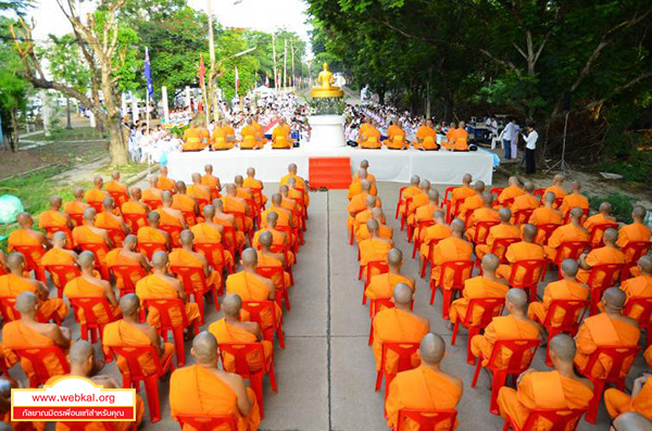 ตักบาตรปีใหม่ พระ 365 รูป บ้านสวนตะวันธรรม สวนกลางหมู่บ้านนมสิกา วันพฤหัสบดีที่ 31 ธันวาคม พ.ศ. 2558 เวลา 06.30 - 08.00 น. สอบถามโทร. 094-003-9785 , 087-686-9420