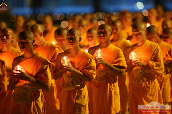 สวดธรรมจักร เวียนประทักษิณรอบพระมหาธรรมกายเจดีย์ วันเสาร์ที่ 4 สิงหาคม.พ.ศ. 2561