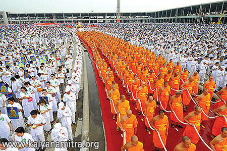 อัญเชิญรูปหล่อทองคำ รอบมหาธรรมกายเจดีย์