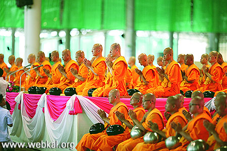 วิสาขบูชา วันแห่งพระพุทธเจ้าวันแห่งการเข้าถึงธรรม ตักบาตรพระนับพันรูป ณ สภาธรรมกายสากล