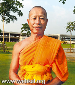 พระสมาน อตฺถปาโล อายุ ๕๗ ปี  โครงการอุปสมบทหมู่ ๑๐๐,๐๐๐ รูป ทุกหมู่บ้านทั่วไทย ภาคฤดูร้อน ปี พ.ศ. ๒๕๕๕ 